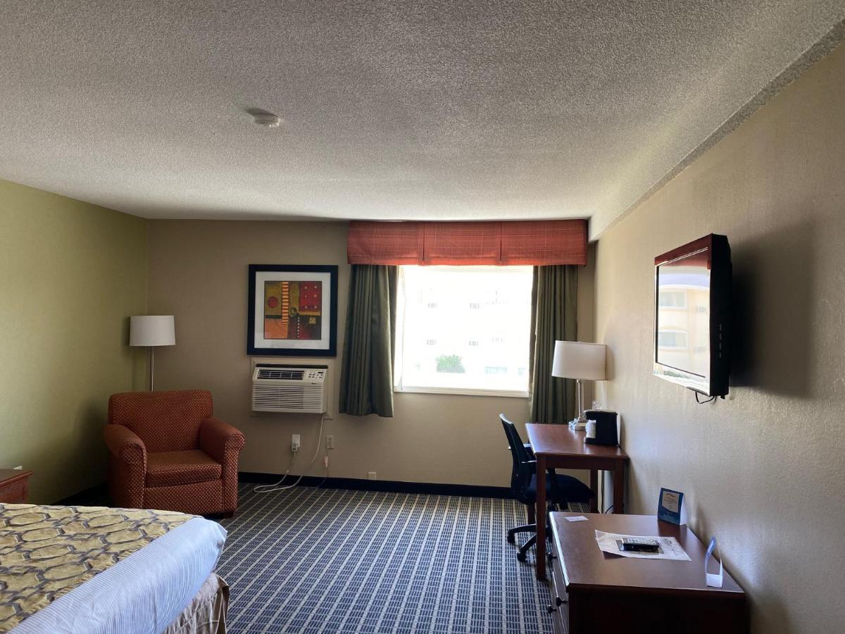 Baymont By Wyndham Kokomo Exterior foto
